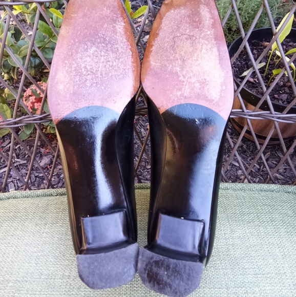 Stuart Weitzman Black Leather Square Toe Chunky Heel Pump. - Picture 5 of 12